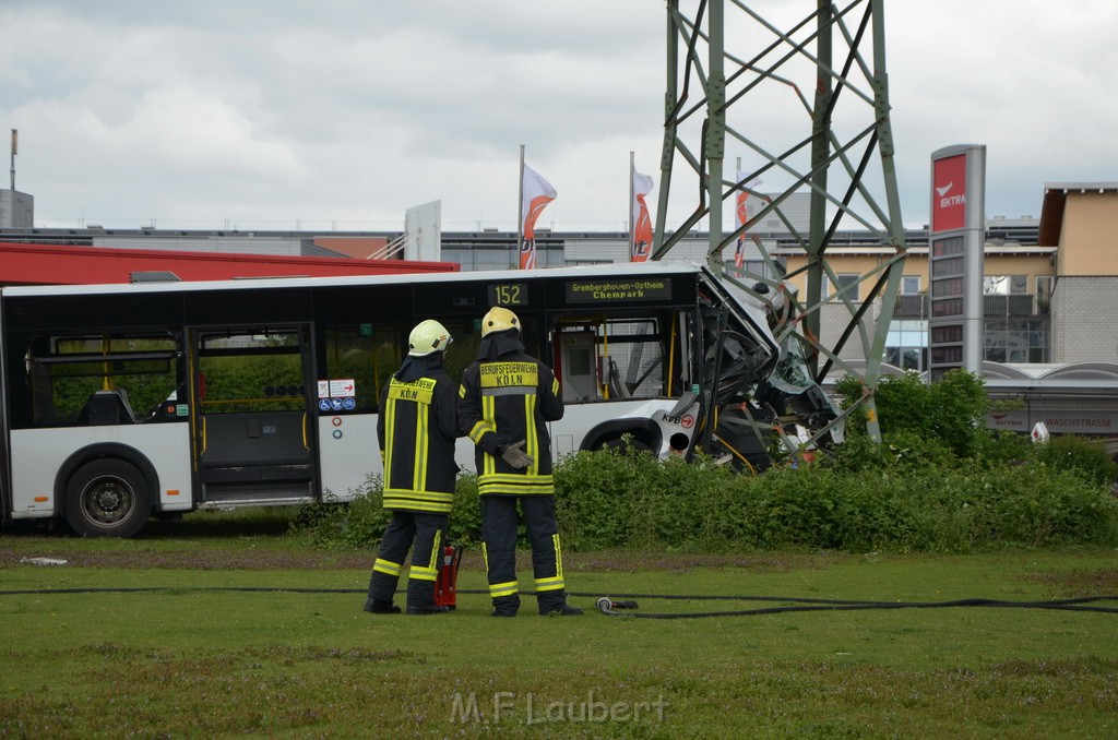 Schwerer Bus Unfall Koeln Porz Gremberghoven Neuenhofstr P093.JPG - Miklos Laubert